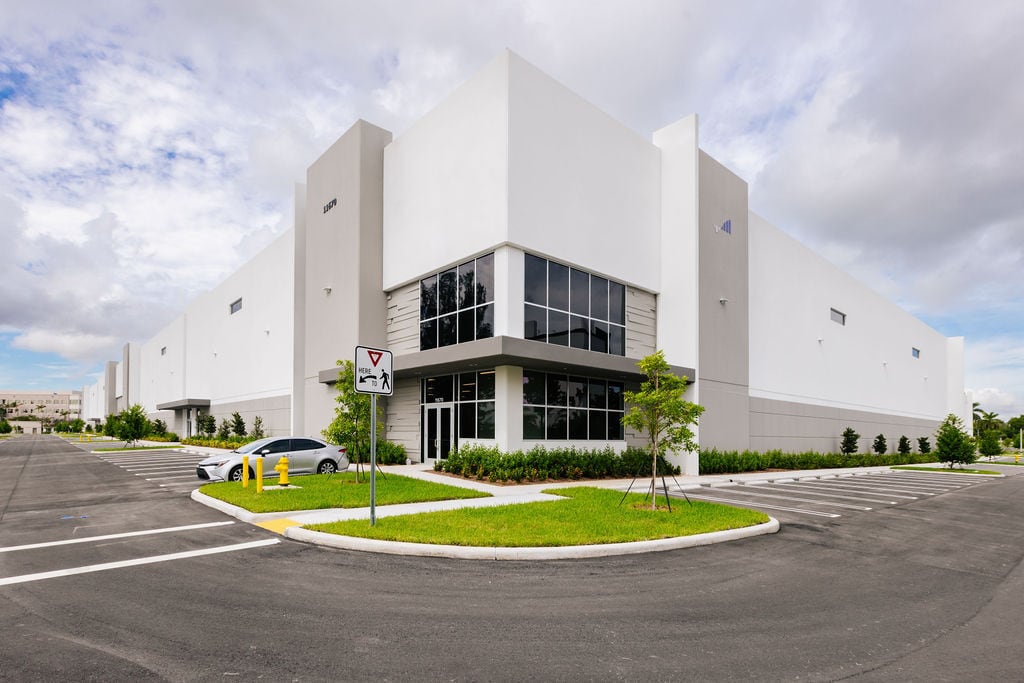 10547 NW 117th Ave, Miami, FL for lease Interior Photo- Image 1 of 11