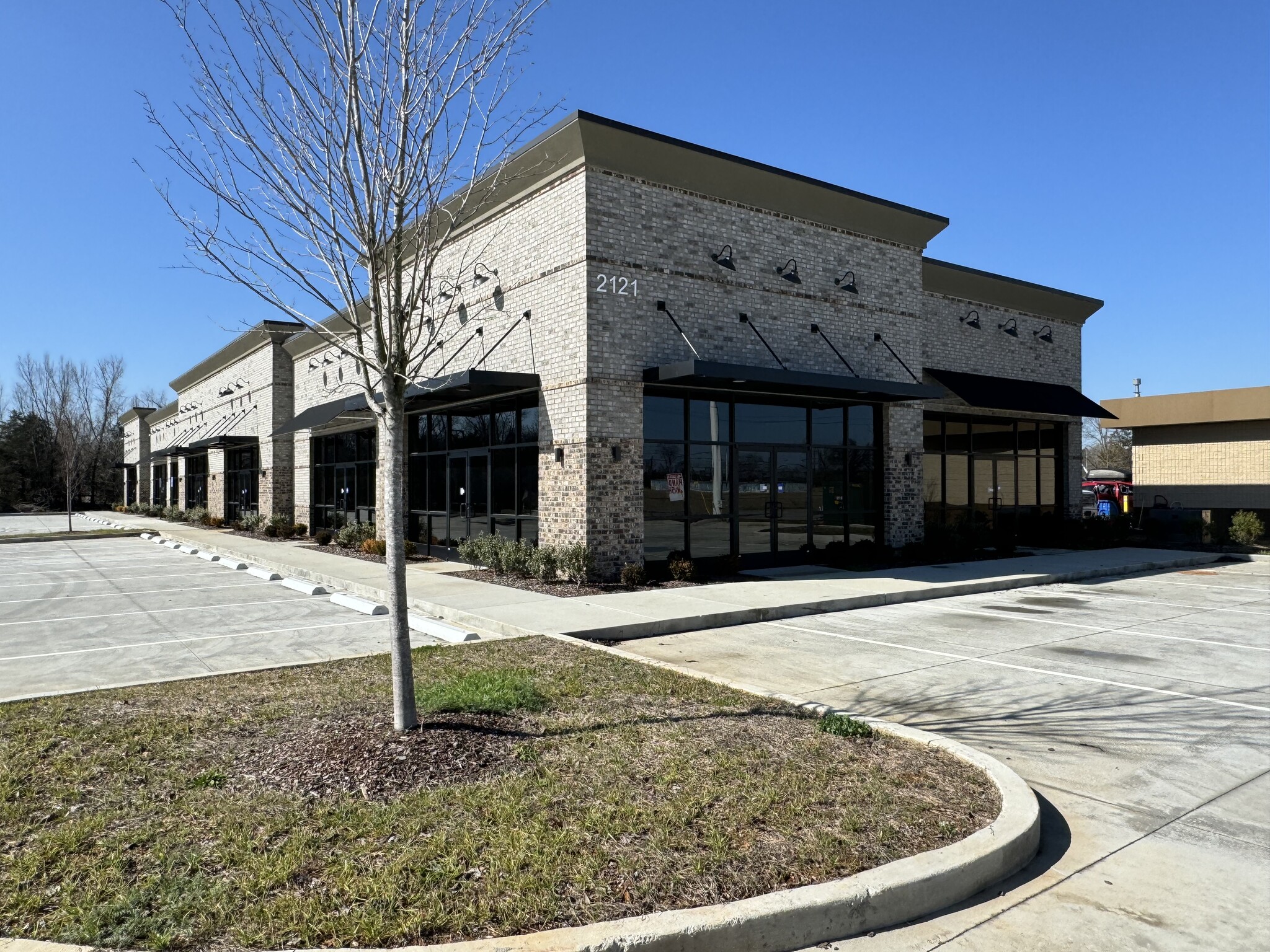 2121 NW Broad St, Murfreesboro, TN for lease Primary Photo- Image 1 of 17