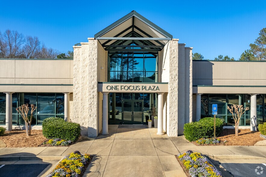 3360 Martin Farm Rd, Suwanee, GA for sale - Building Photo - Image 1 of 1