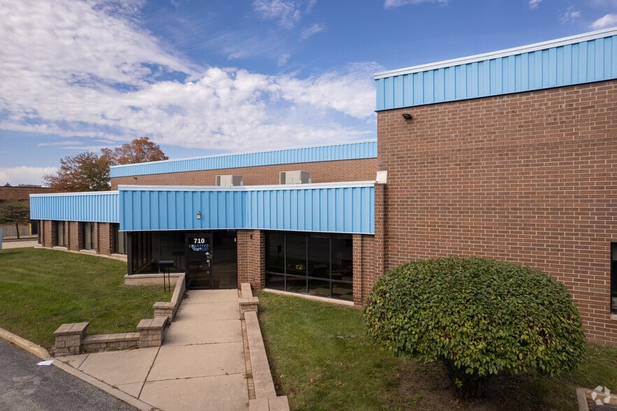 710 E Cooper Ct, Schaumburg, IL for lease - Building Photo - Image 3 of 5