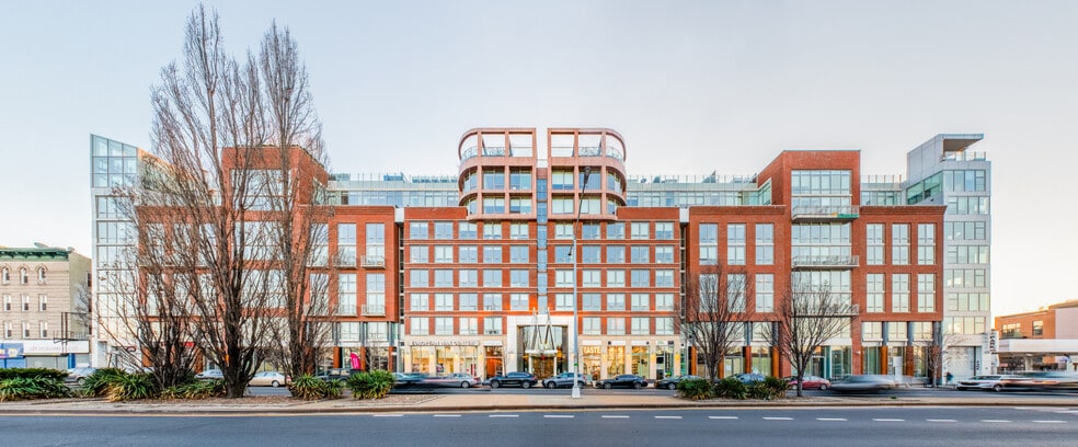 211 McGuinness Blvd, Brooklyn, NY for lease - Building Photo - Image 1 of 5