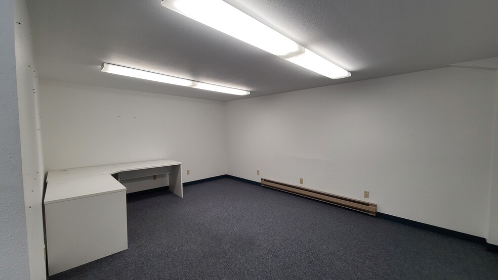 11781 Watertank Rd, Burlington, WA for lease - Interior Photo - Image 2 of 8