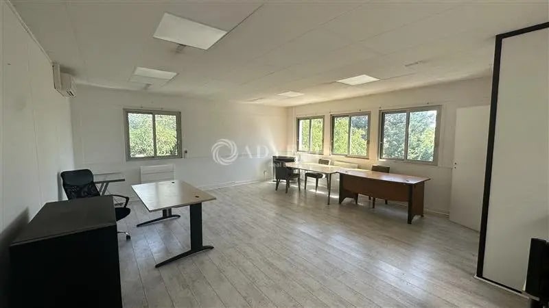 Office in Neuilly-sur-Marne for lease - Interior Photo - Image 2 of 6