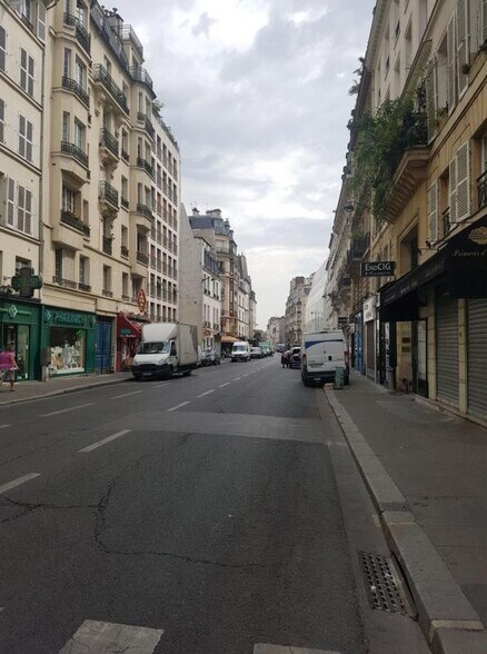Retail in Paris for lease - Building Photo - Image 3 of 4