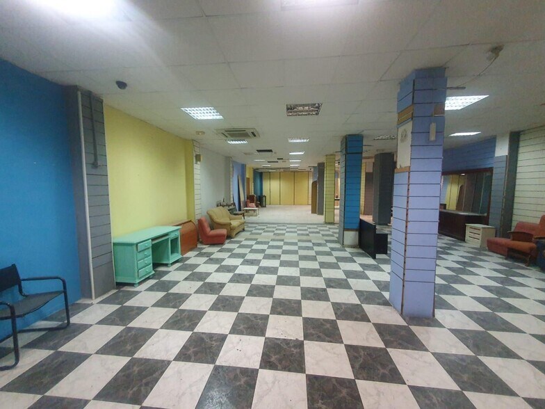 Retail in SEVILLA for lease - Building Photo - Image 3 of 12