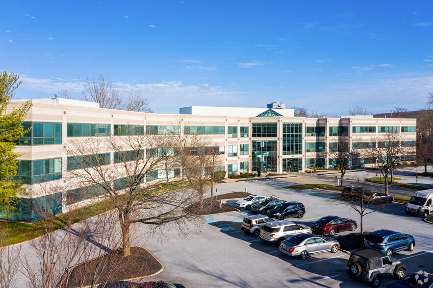 1055 Westlakes Dr, Berwyn, PA for lease - Building Photo - Image 1 of 6