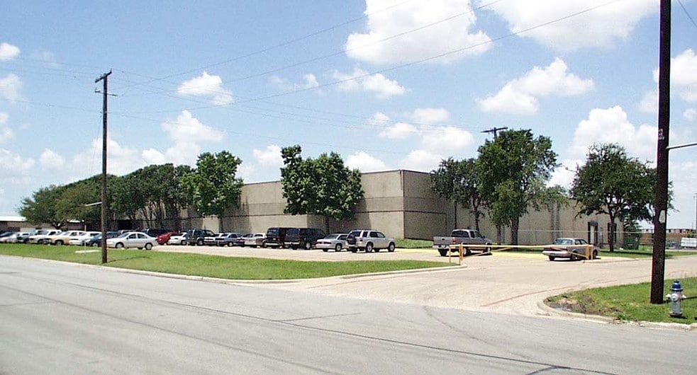 2445 Santa Anna Ave, Dallas, TX for lease - Building Photo - Image 2 of 2