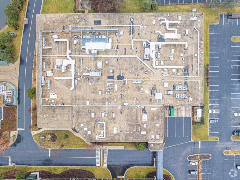 3131 Woodcreek Dr, Downers Grove, IL for lease - Building Photo - Image 3 of 3