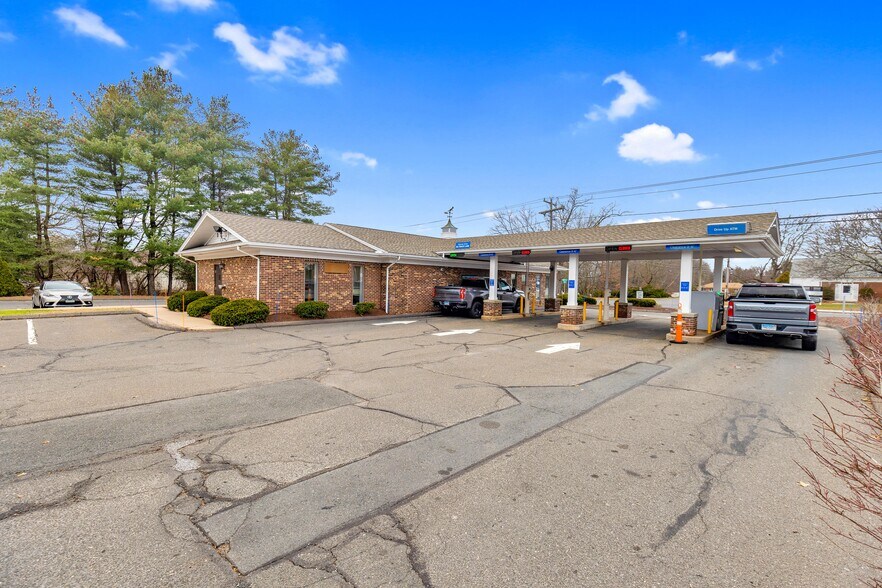 2100 Poquonock Ave, Windsor, CT 06095 ster Bank