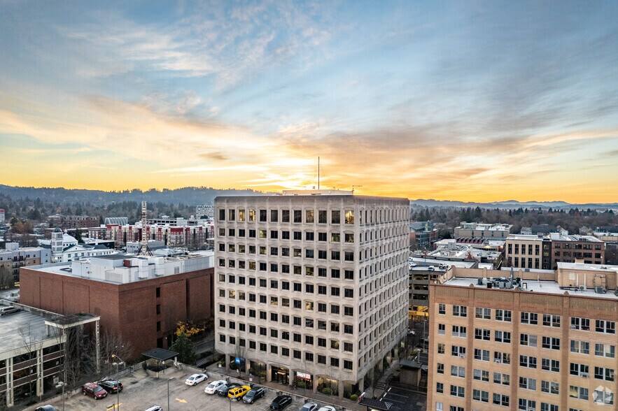 975 Oak St, Eugene, OR for lease - Aerial - Image 3 of 9