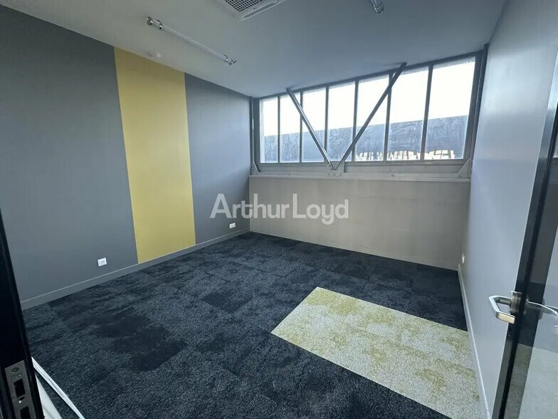 Office in Reims for lease - Interior Photo - Image 3 of 5