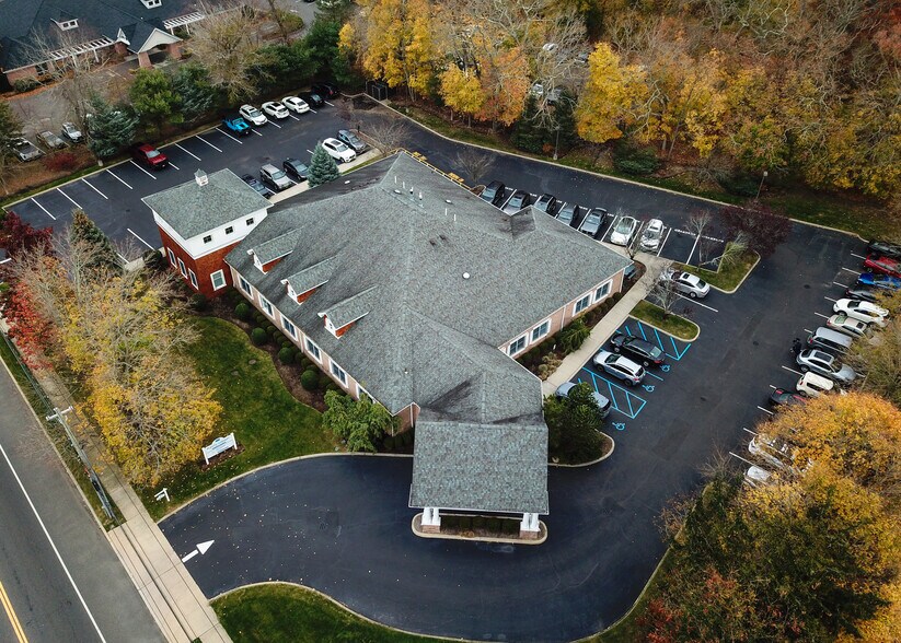 1267 E Main St, Riverhead, NY for sale - Building Photo - Image 1 of 1