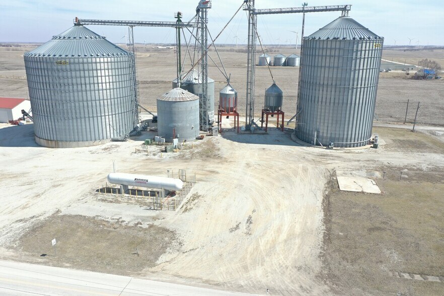 306 N East St, Macksburg, IA 50155