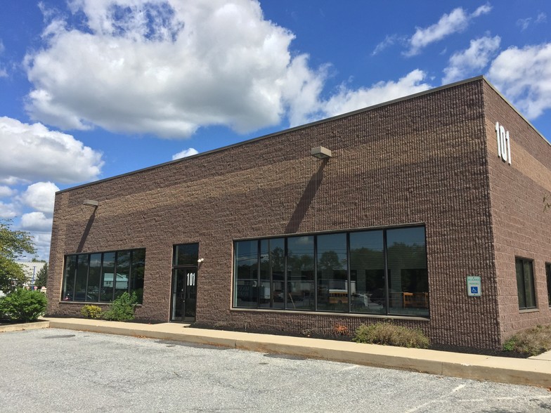 113 Robbins Rd, Downingtown, PA for lease - Building Photo - Image 1 of 12