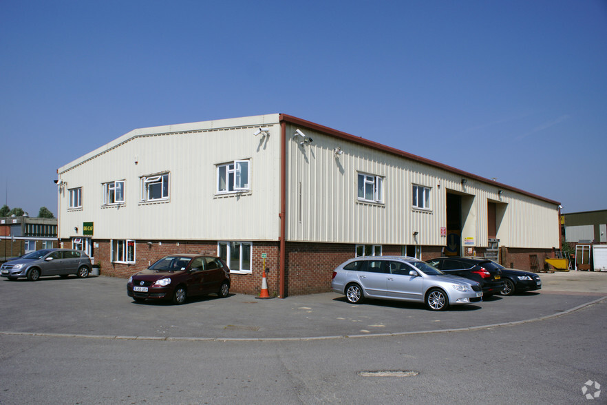 Clarke Av, Calne for lease - Primary Photo - Image 1 of 5