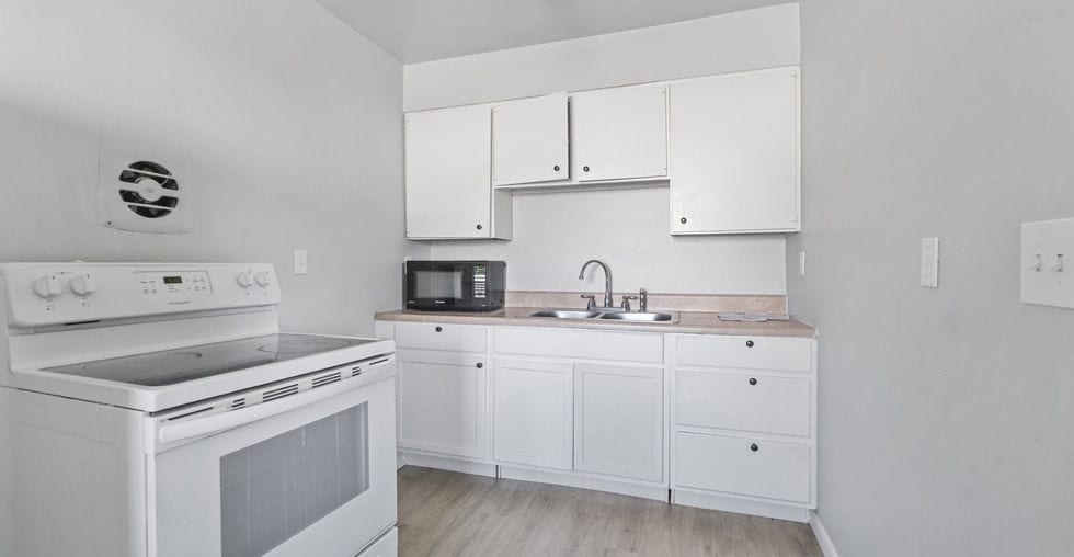 2500 Leo St, Norfolk, VA for sale - Interior Photo - Image 3 of 11