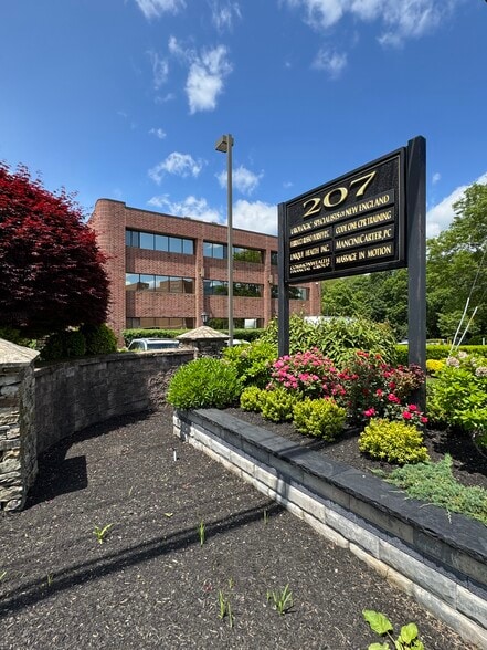 207 Quaker Ln, West Warwick, RI for lease - Building Photo - Image 3 of 27