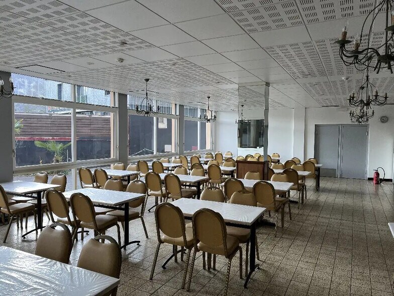 Retail in Lourdes for sale - Interior Photo - Image 2 of 7