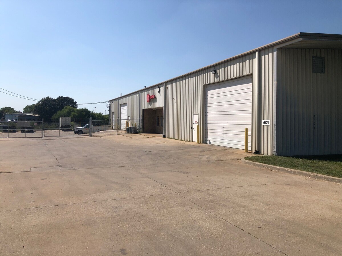 15570 S Keeler St, Olathe, KS 66062