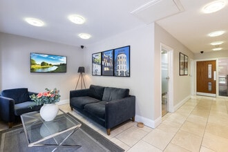River Lawn Rd, Tonbridge for lease Interior Photo- Image 2 of 8