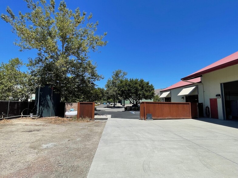 695 Clarion Ct, San Luis Obispo, CA for lease - Building Photo - Image 3 of 12