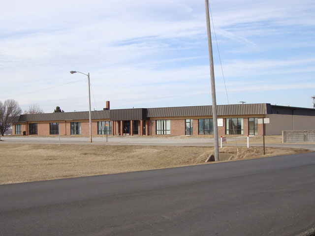 650 SE Airport West Dr, Topeka, KS for lease - Building Photo - Image 3 of 4