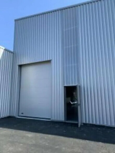 Flex in Beychac-et-Caillau for lease - Building Photo - Image 1 of 6