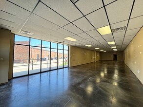 16500-16726 N Pennsylvania Ave, Edmond, OK for lease Interior Photo- Image 2 of 9