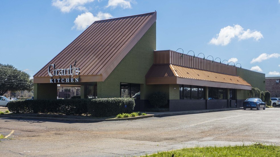 2847 Lakeland Dr, Jackson, MS for sale - Building Photo - Image 1 of 1