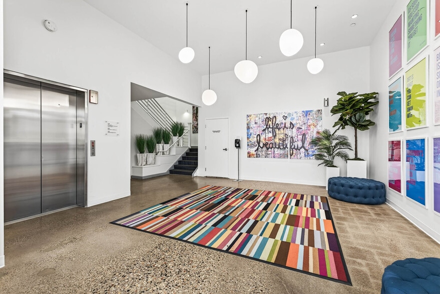 3925 W 50th St, Edina, MN for lease - Lobby - Image 1 of 7