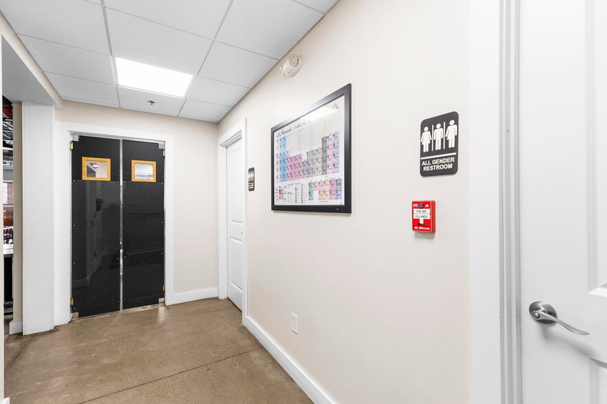 8 Somersworth Plz, Somersworth, NH for sale - Interior Photo - Image 3 of 31