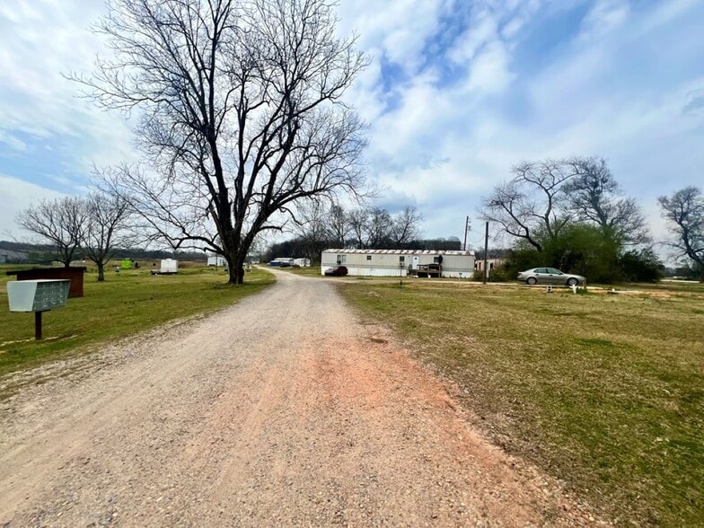 51 Lakewater Dr, Tallassee, AL for sale - Building Photo - Image 3 of 6