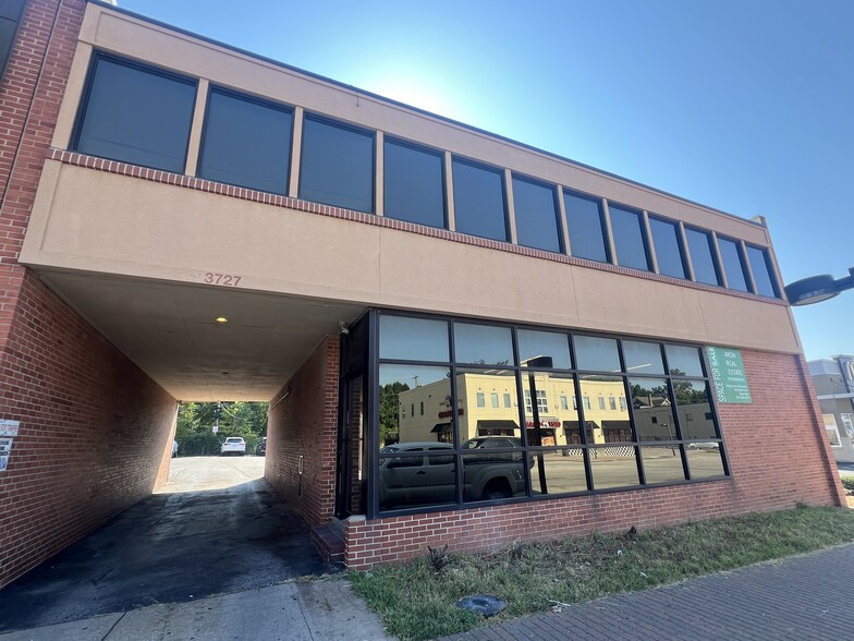 3727 Broadway St, Kansas City, MO for sale - Building Photo - Image 1 of 8