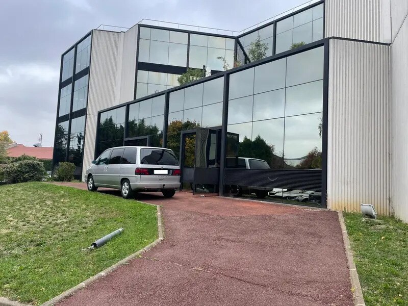 Flex in Argenteuil for sale Building Photo- Image 1 of 12