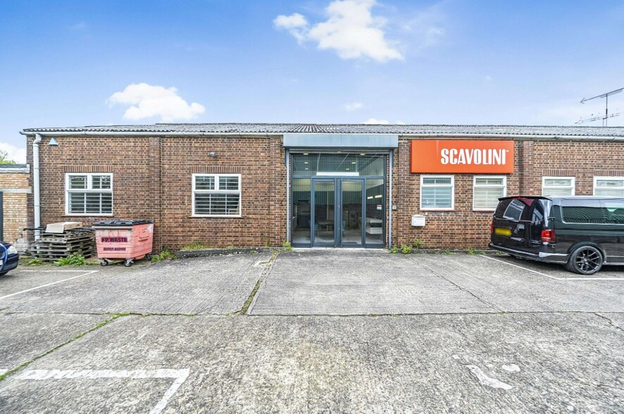 Theobald St, Borehamwood for lease - Building Photo - Image 1 of 8