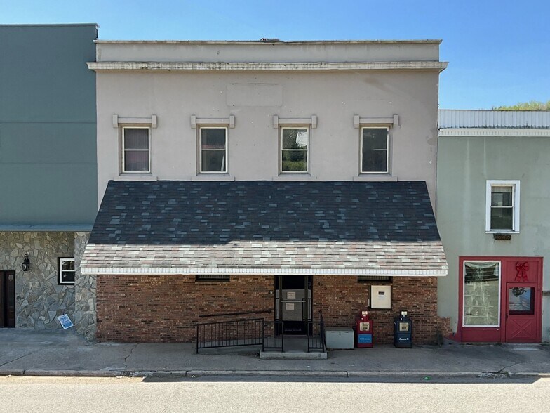 473 E Main St, Fries, VA 24330