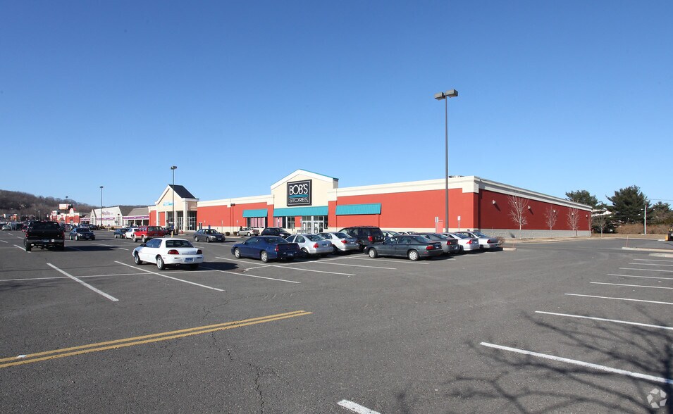 910950 Wolcott St, Waterbury, CT 06705