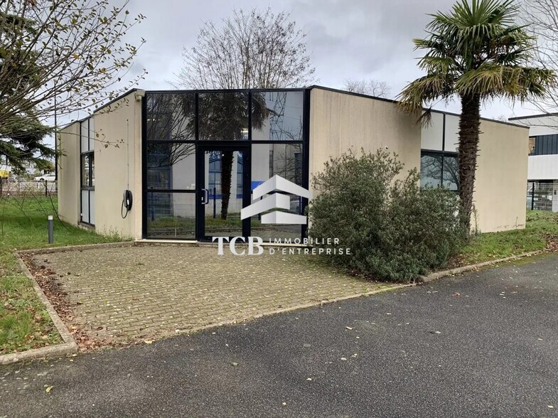 Office in Sautron for sale - Building Photo - Image 1 of 3