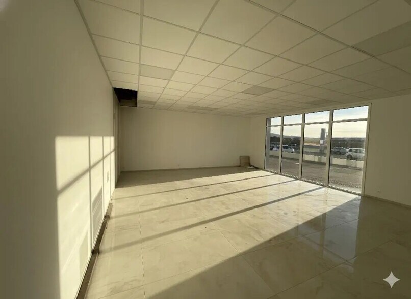 Retail in Solliès-Pont for lease - Building Photo - Image 1 of 4