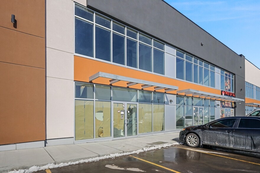270 Nolanridge Cres, Calgary, AB for lease - Building Photo - Image 3 of 9