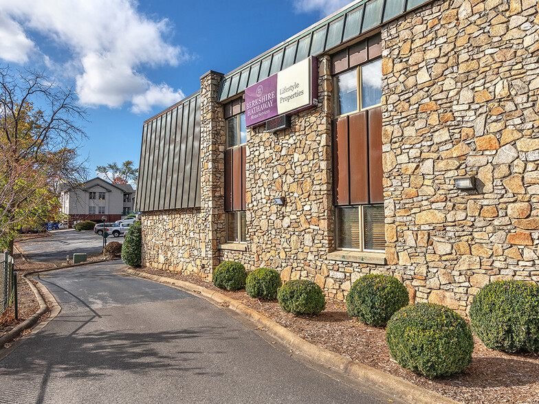 7 Orchard St, Asheville, NC for lease - Building Photo - Image 3 of 12