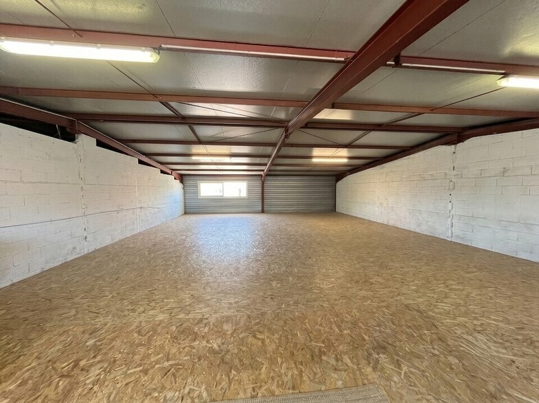 Retail in Saint-Raphaël for lease - Interior Photo - Image 3 of 3