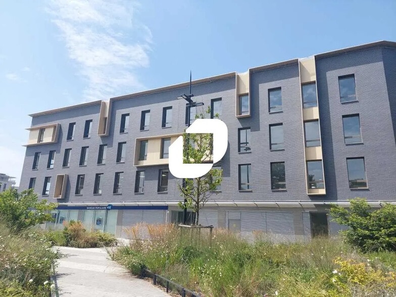 Office in Guyancourt for sale - Building Photo - Image 1 of 18