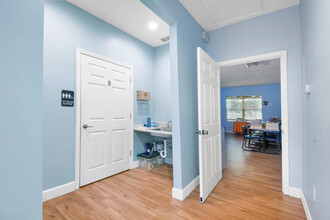 13453 N Main St, Jacksonville, FL for lease Interior Photo- Image 2 of 9