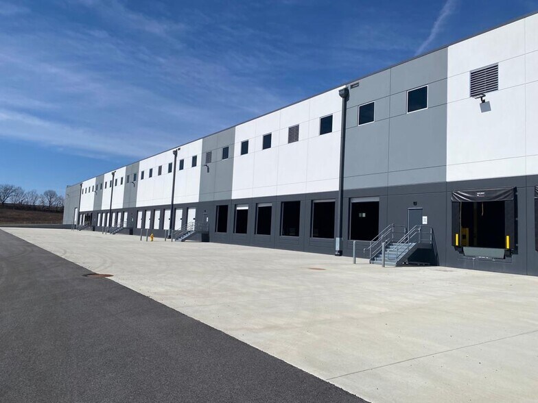 222 Morgan Ln, York, PA for sale - Building Photo - Image 1 of 18