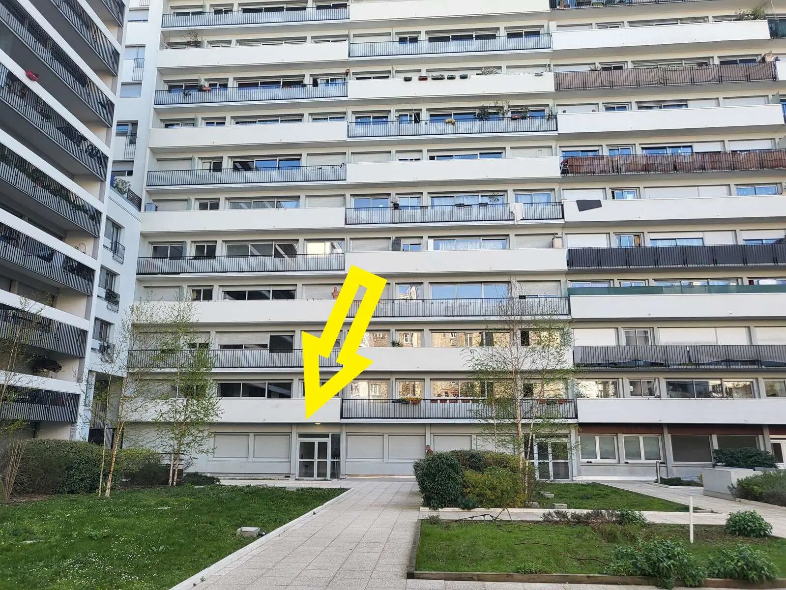 Office in Paris for lease Building Photo- Image 1 of 10