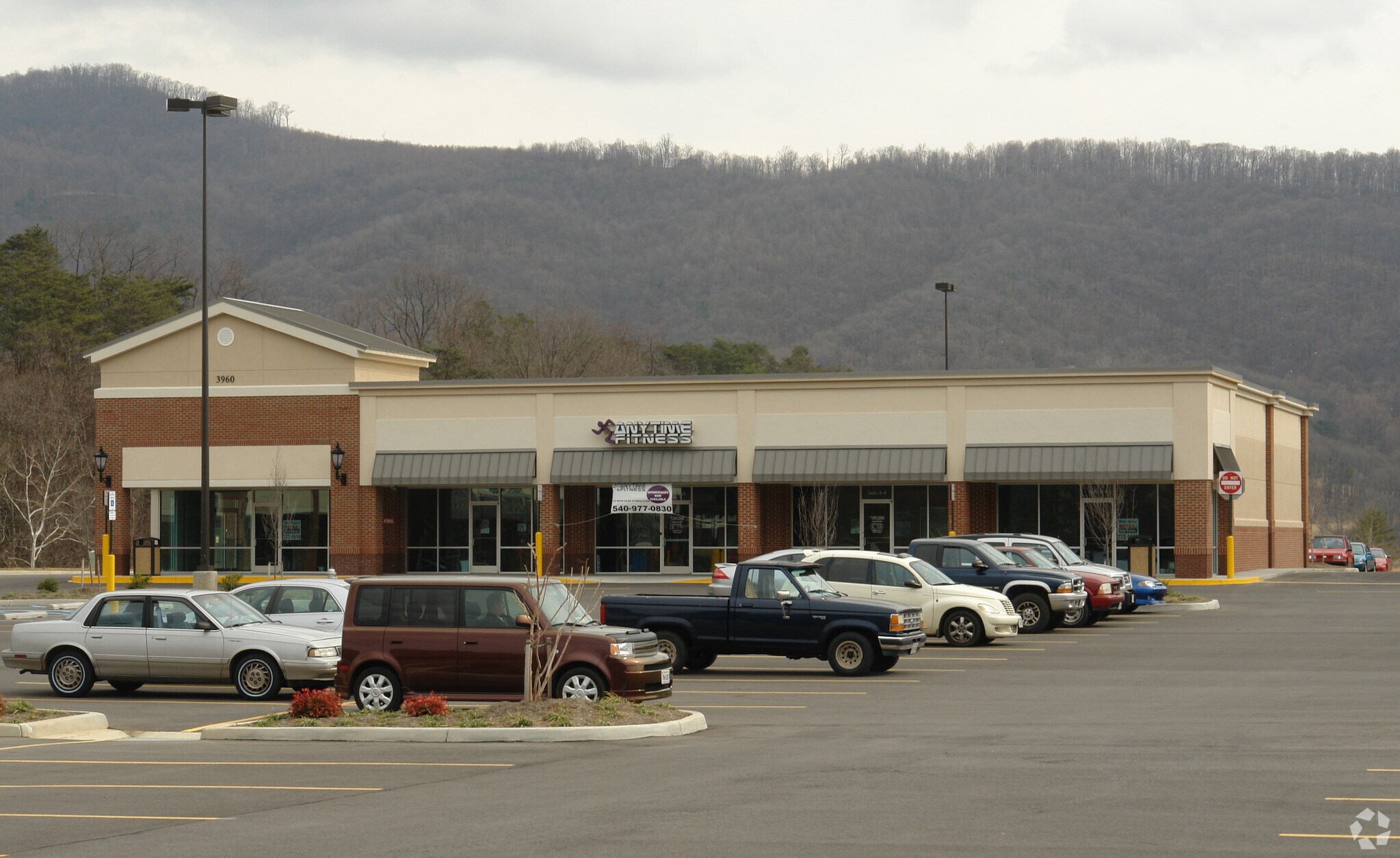 3960 Challenger Ave, Roanoke, VA for sale Primary Photo- Image 1 of 1