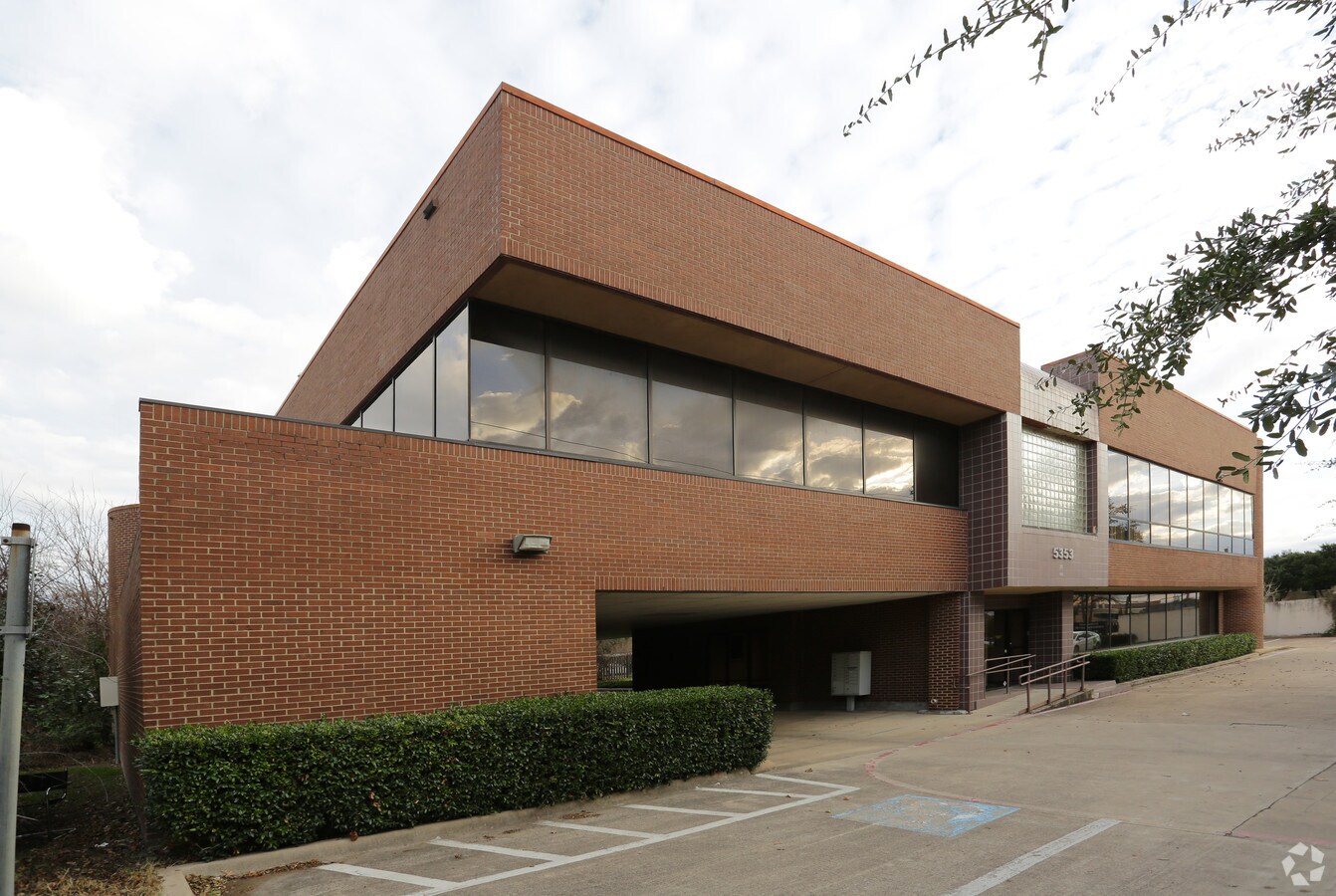 5353 Alpha Rd, Dallas, TX 75240