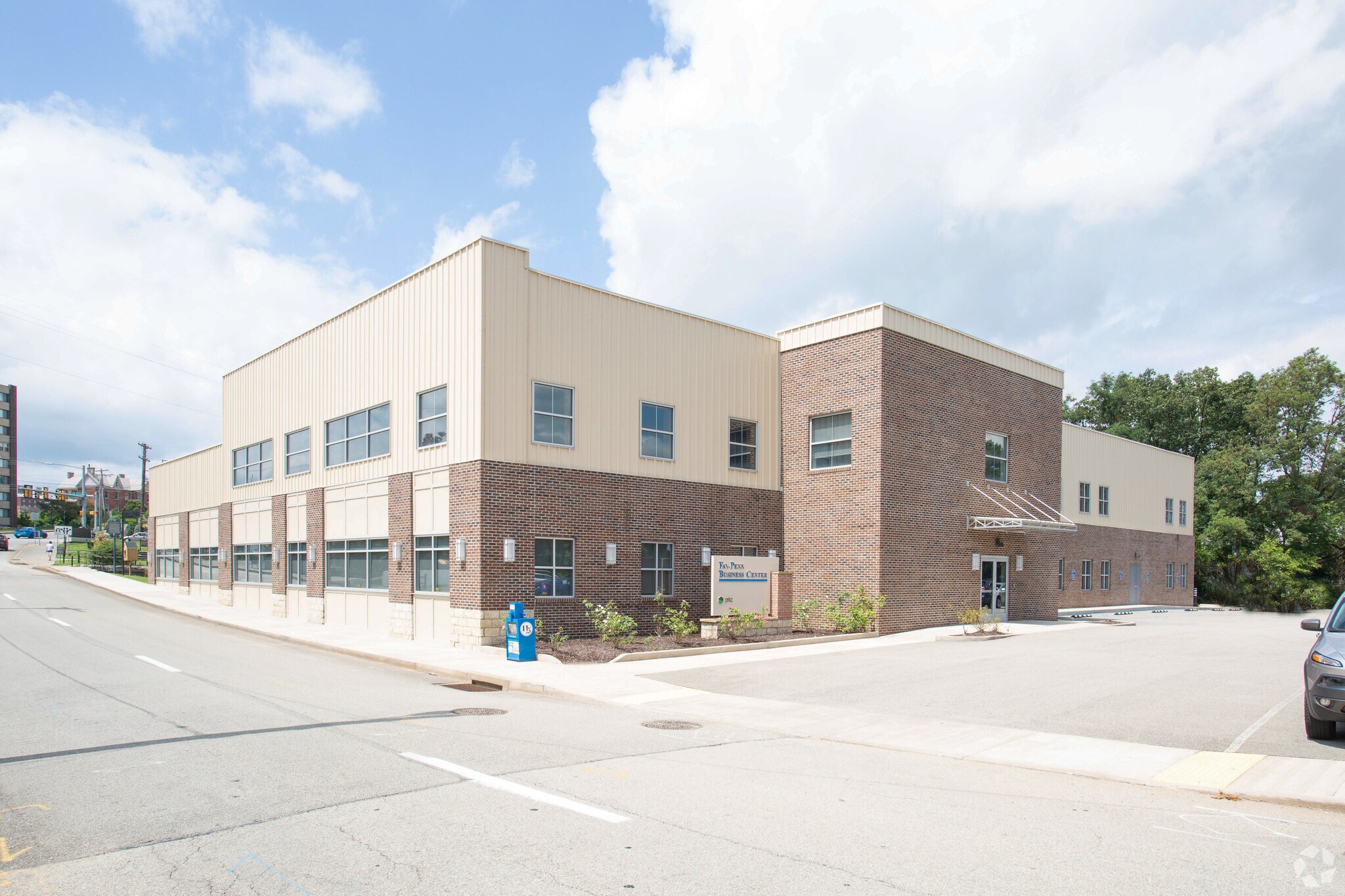 142 W Main St, Uniontown, PA for lease Primary Photo- Image 1 of 12