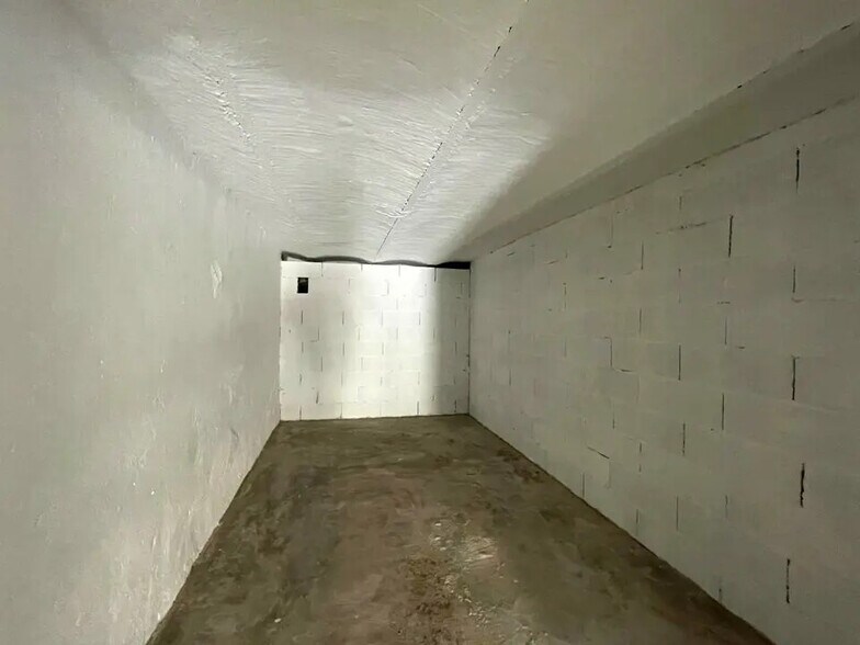 Industrial in Nice for lease - Building Photo - Image 2 of 4